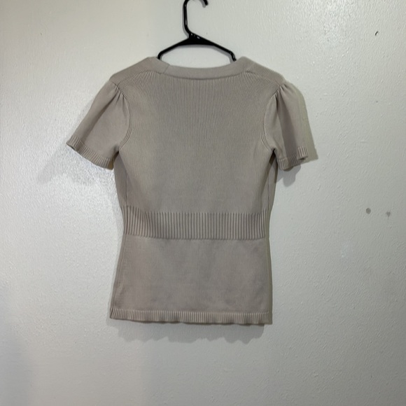 Adrienne Vittadini cream colored sweater vest. Size Medium - Picture 6 of 7